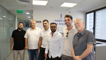 מימין לשמאל: סו״ב מאיר רוטברג, רום שלום סמנכ״ל פיתוח של ETX, גבע כהן מנכ״ל-שותף ETX, שי שדה יו״ר ליסו״ב, אורן כהן מנכ״ל ליסו״ב, סהר בכר מנהל תפעול ושותף ETX, צילום: שחר סברוב, לשכת סוכני הביטוח
