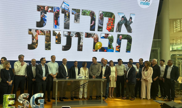 ראשי החברות במשק עם מנכ״לית קבוצת תיגבור אורית בנבנישתי ושורד השבי אלי שרעבי, צילום: גיא בר-און