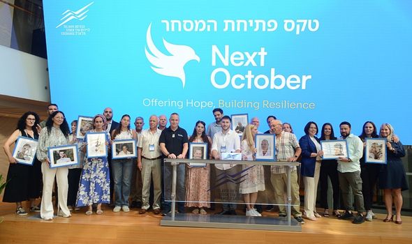 נציגי המשפחות השכולות פתחו את יום המסחר / צילום: שחר פליישמן